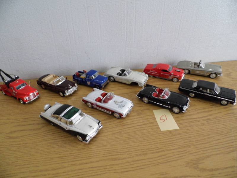 lot 51 image: Lot of 9 Diecast Vehicles
