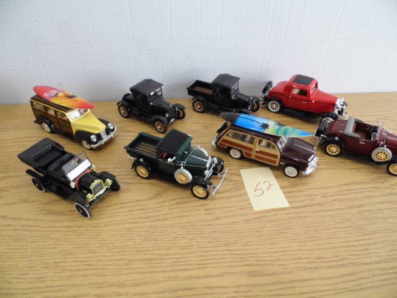 lot 52 image: Lot of 8 Diecast Vehicles