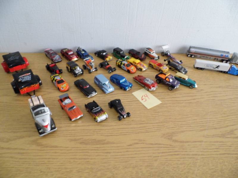 lot 54 image: Matchbox - HotWheels