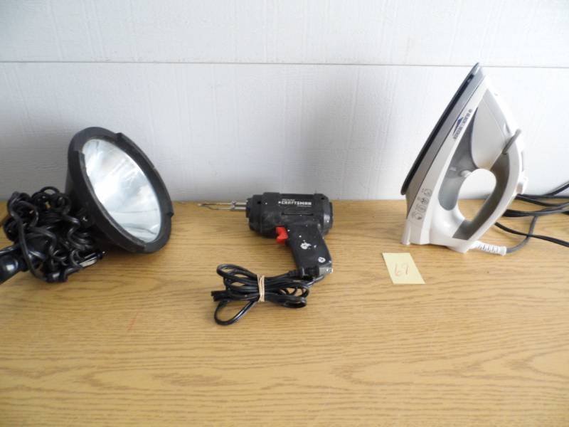 lot 69 image: Black & Decker Iron - Soldering Iron - Light