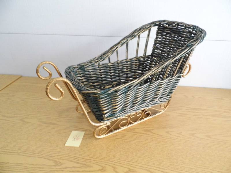 lot 86 image: Wicker & Metal Sleigh