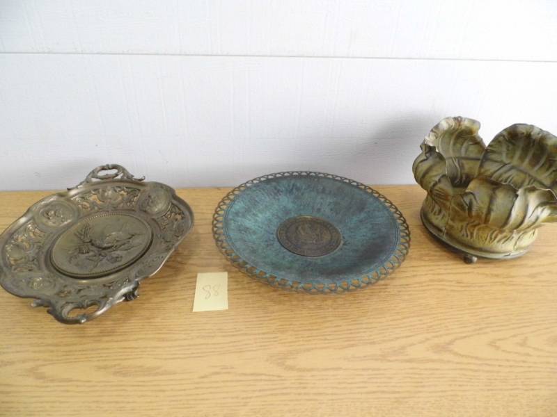 lot 88 image: 3 Piece Metal Decor