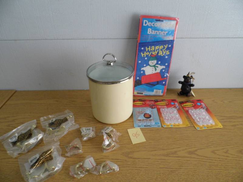 lot 95 image: Command Strips - Hooks - Metal Cannister