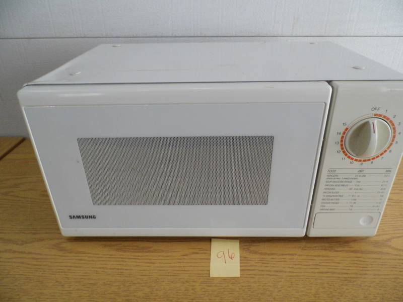 lot 96 image: Samsung Microwave