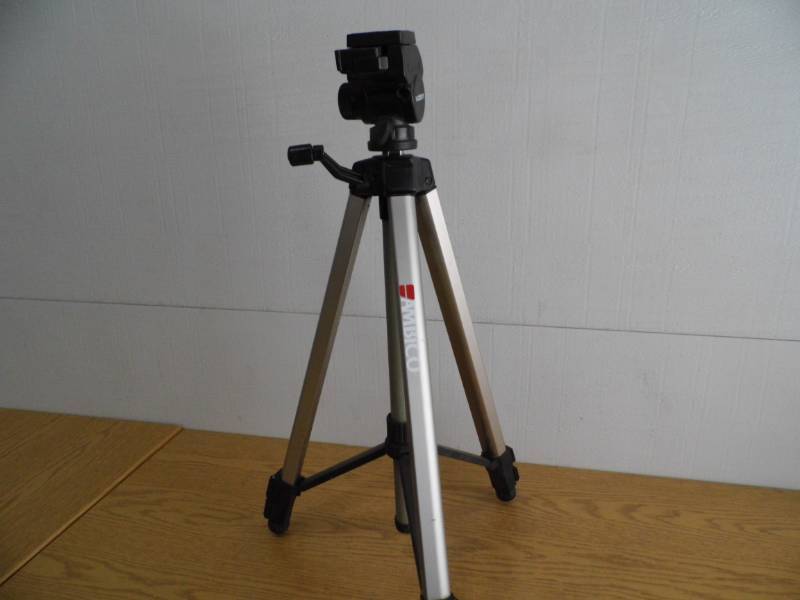 lot 97 image: Ambico Tripod