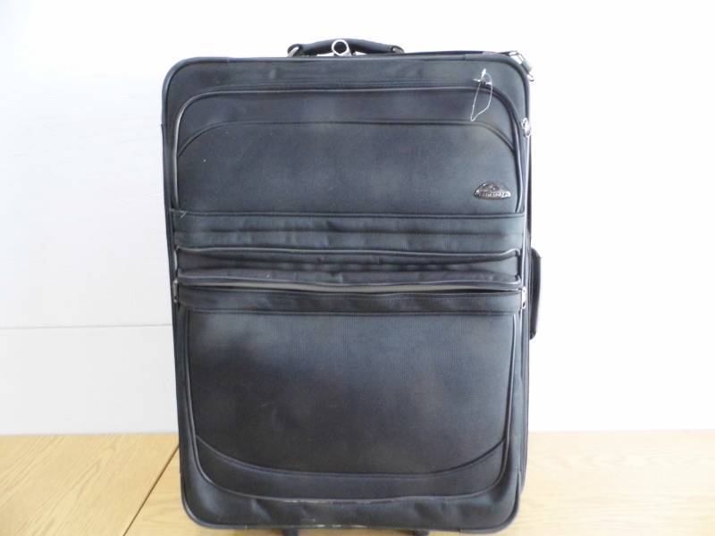 lot 103 image: Samsonite Suitcase