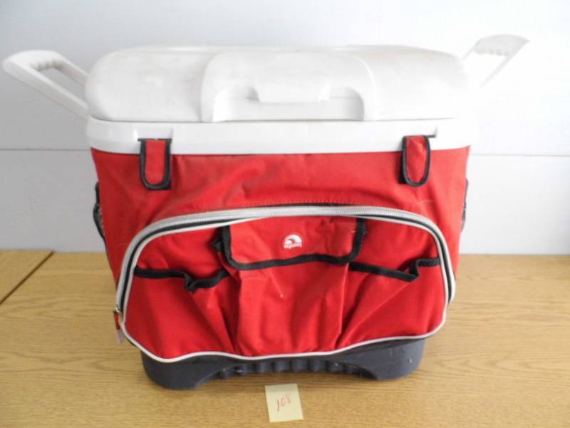 lot 108 image: Igloo Rolling Coller