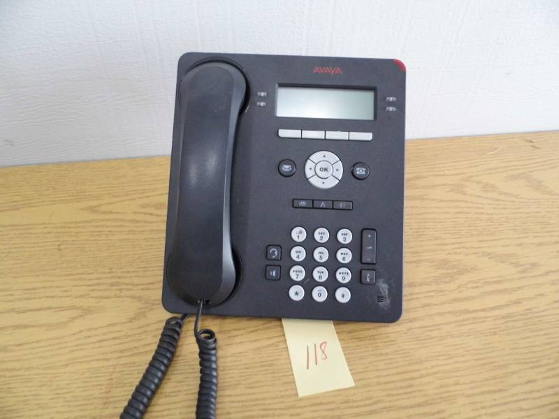 lot 118 image: Lot of 8 Avaya Phones