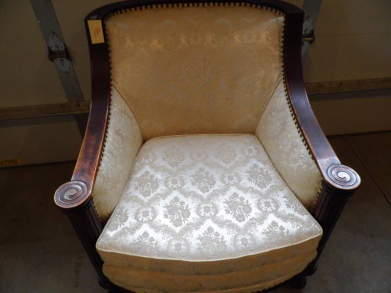lot 130 image: Antique Parlor Chair