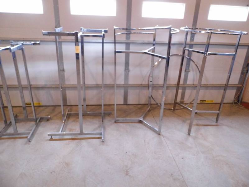 lot 140 image: Retail Clothing Racks