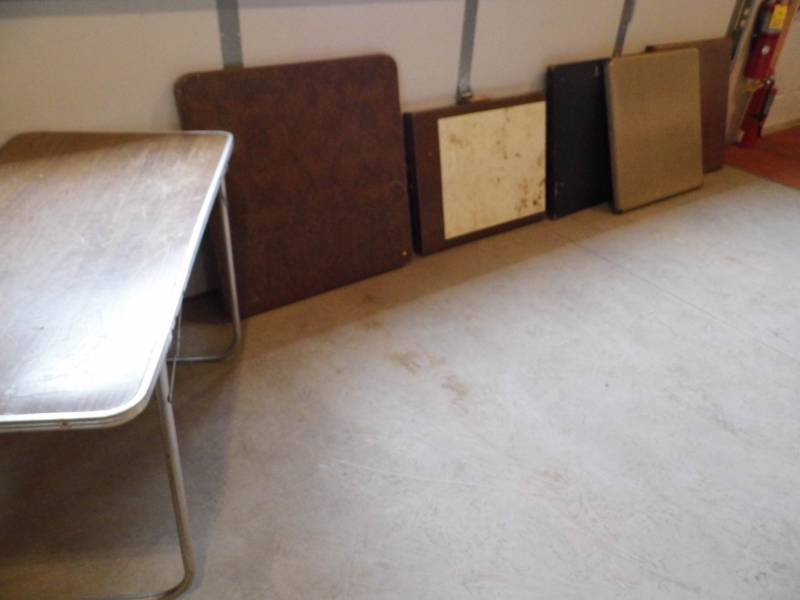 lot 142 image: Lot of Folding Tables