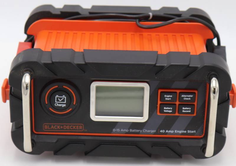 lot 12 image: Black & Decker Battery Charger