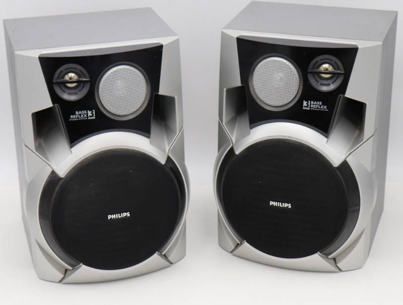 lot 26 image: 2 Speakers
