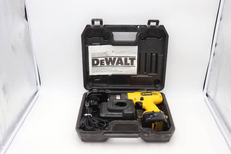 lot 27 image: DeWalt 12v Drill