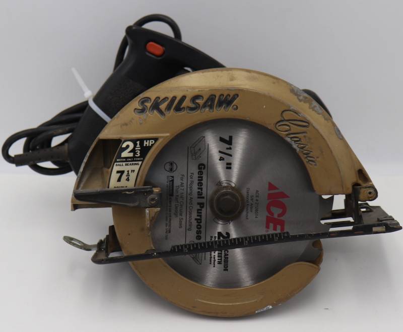 lot 30 image: Black & Decker Skil Saw