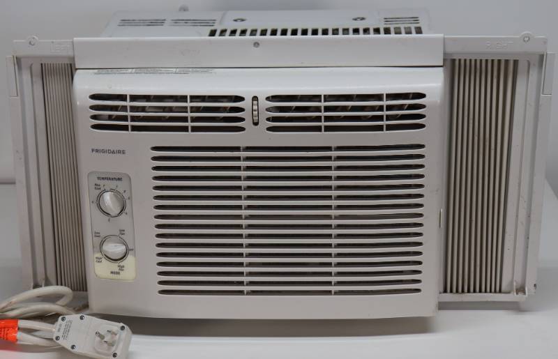 lot 39 image: Electrolux FRA052XT7 5,000btu Air Conditioner