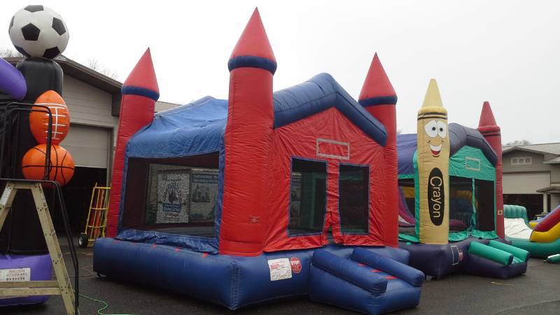 lot 15 image: 15 X 15 Red Castle Jumper
