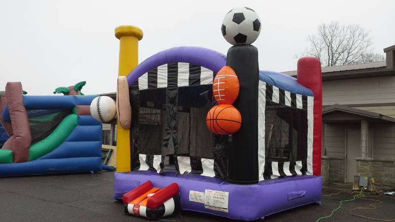 lot 21 image: 14 X 14 3-D Sports Bounce House With Basket ball  Hoop