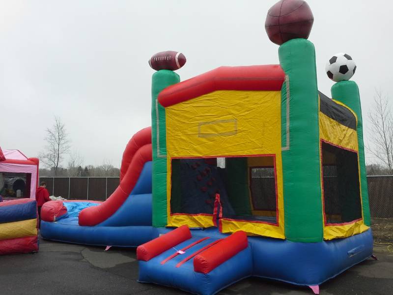 lot 40 image: 15 X 28 Water Slide 4 in 1  Sports Combo