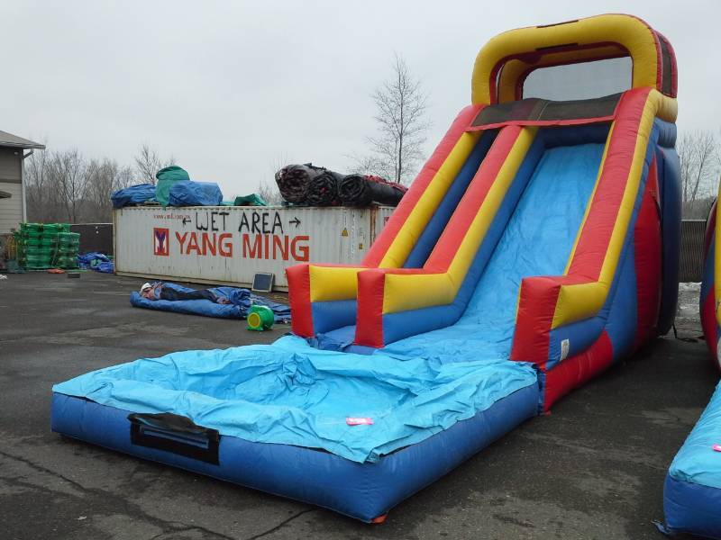 lot 10 image: 16 Ft Front Entry Water Slide with Pool