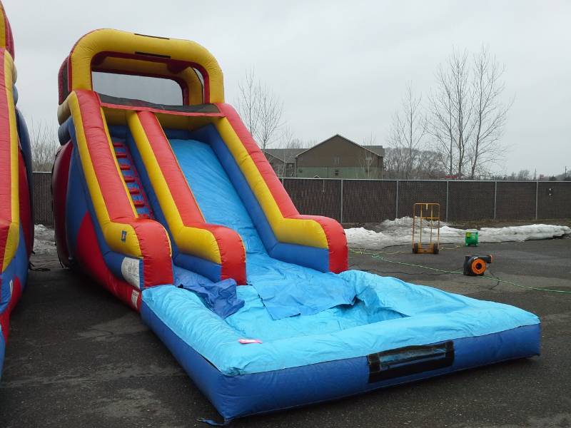 lot 9 image: 16 Ft Front Entry Water Slide with Pool