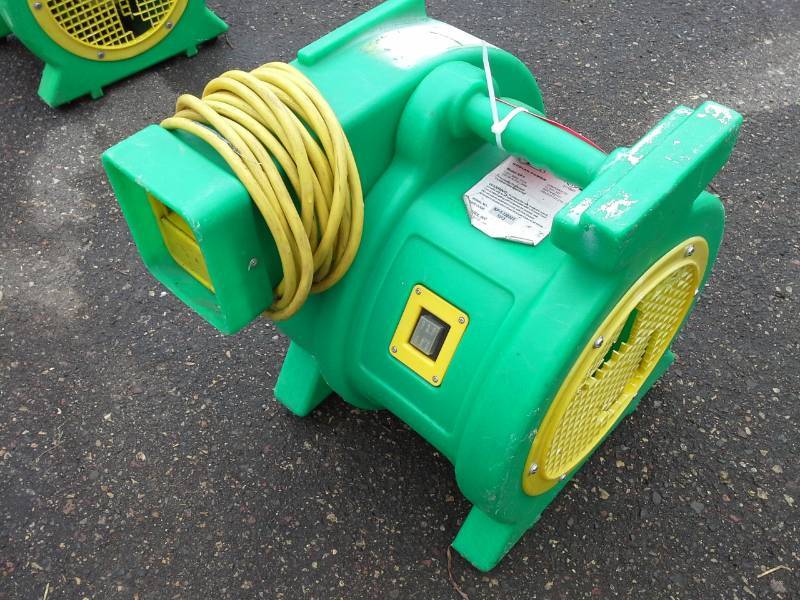 lot 101 image: B-Air Kodiak 1 HP Bounce House Blower, Green
