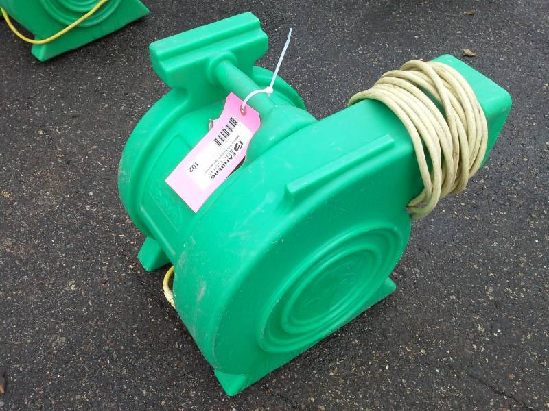 lot 102 image: B-Air Kodiak 1 HP Bounce House Blower, Green
