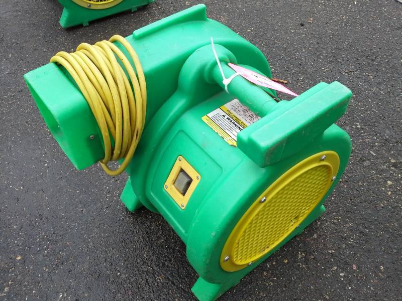 lot 103 image: B-Air Kodiak 1 HP Bounce House Blower, Green