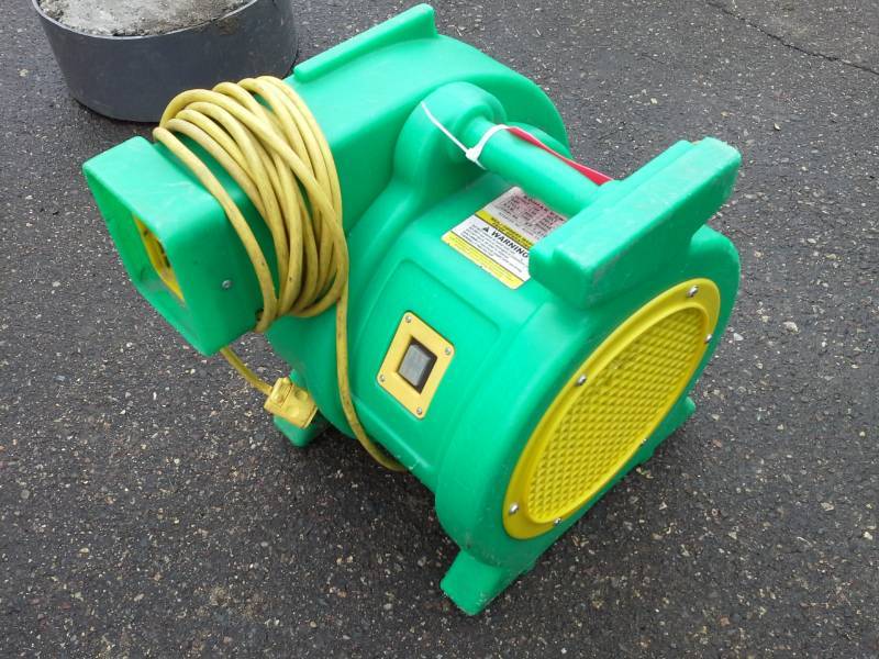 lot 106 image: B-Air Kodiak 1 HP Bounce House Blower, Green