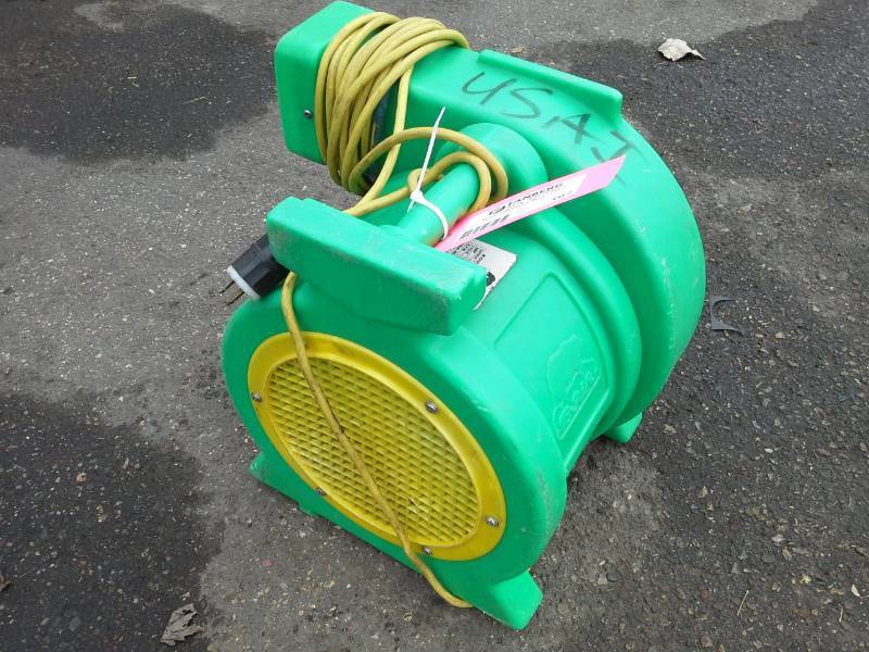 lot 107 image: B-Air Kodiak 1 HP Bounce House Blower, Green