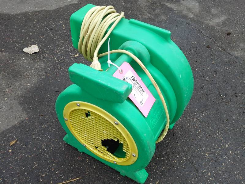 lot 43 image: B-Air Kodiak 1 HP Bounce House Blower, Green