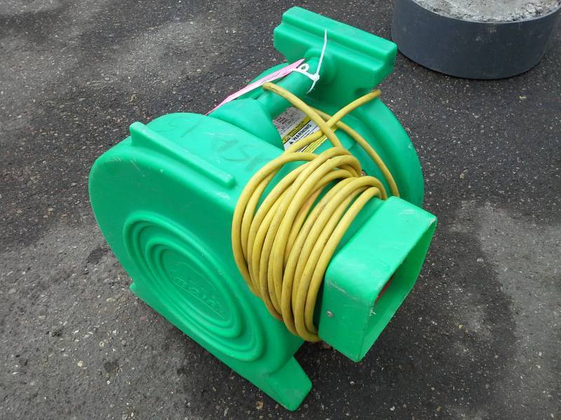 lot 44 image: B-Air Kodiak 1 HP Bounce House Blower, Green