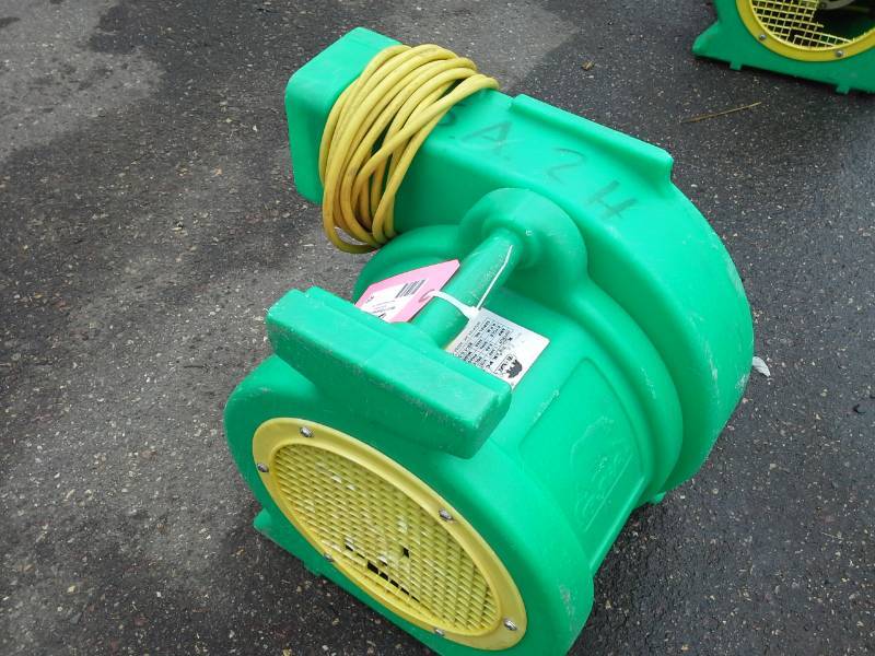 lot 45 image: B-Air Kodiak 1.5 HP Bounce House Blower, Green