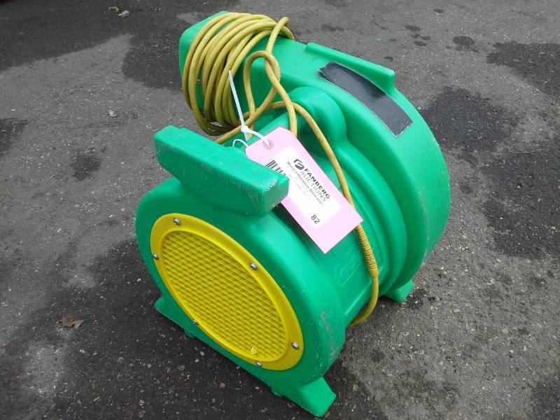 lot 82 image: B-Air Kodiak 1 HP Bounce House Blower, Green