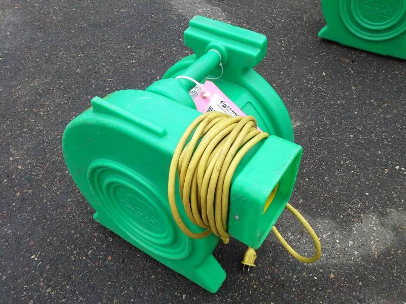 lot 86 image: B-Air Kodiak 1 HP Bounce House Blower, Green
