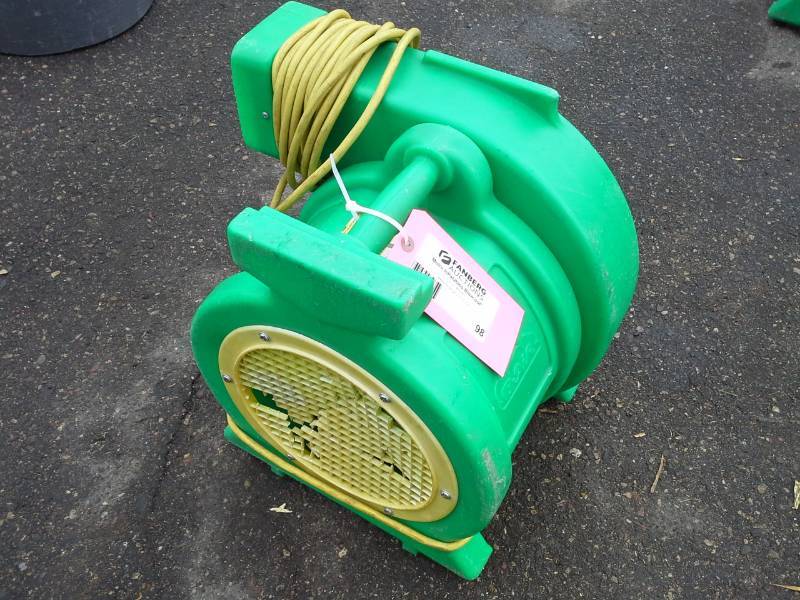 lot 98 image: B-Air Kodiak 1 HP Bounce House Blower, Green