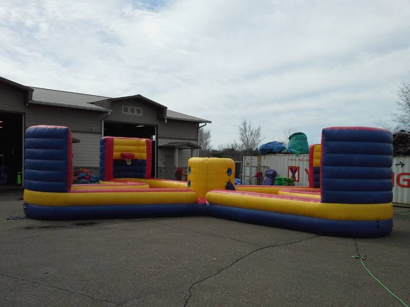 lot 4 image: 4 Person Sports Challenge Tug and Dunk