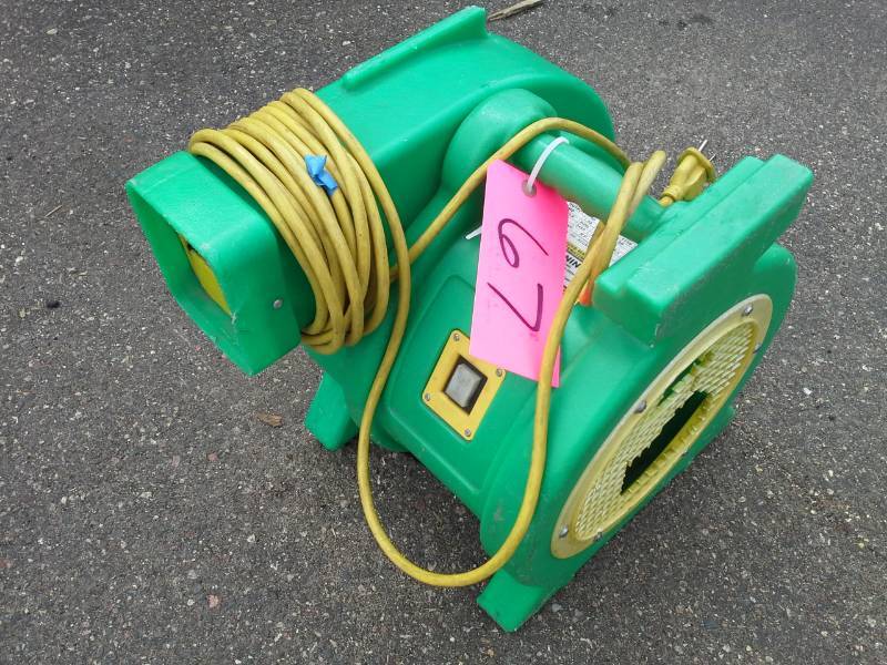 lot 67 image: B-Air Kodiak 1 HP Bounce House Blower, Green