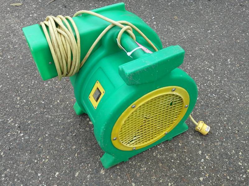 lot 114 image: B-Air Kodiak 1 HP Bounce House Blower, Green
