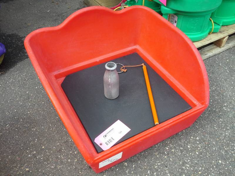 lot 125 image: Stand the Bottle Carnival Tub Game
