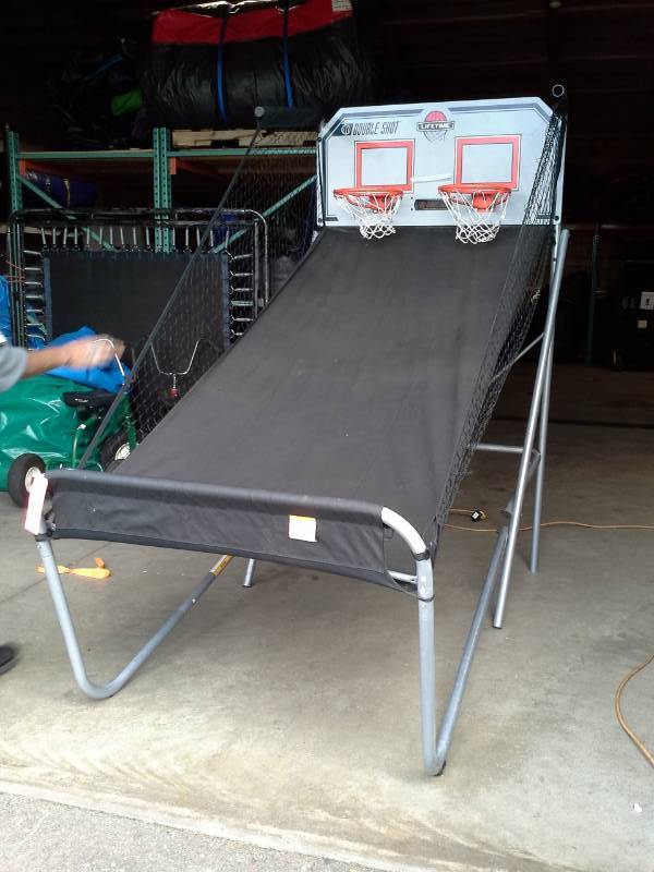 lot 8 image: Electronic Dual Throw Basket Ball Challenge