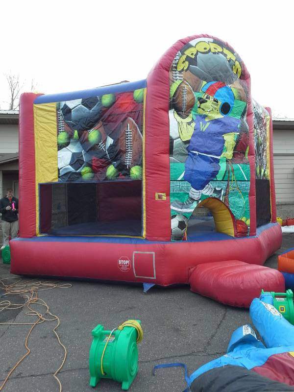 lot 75 image: 15 X 15 Hex Sports Jumper with Basket Ball Hoop