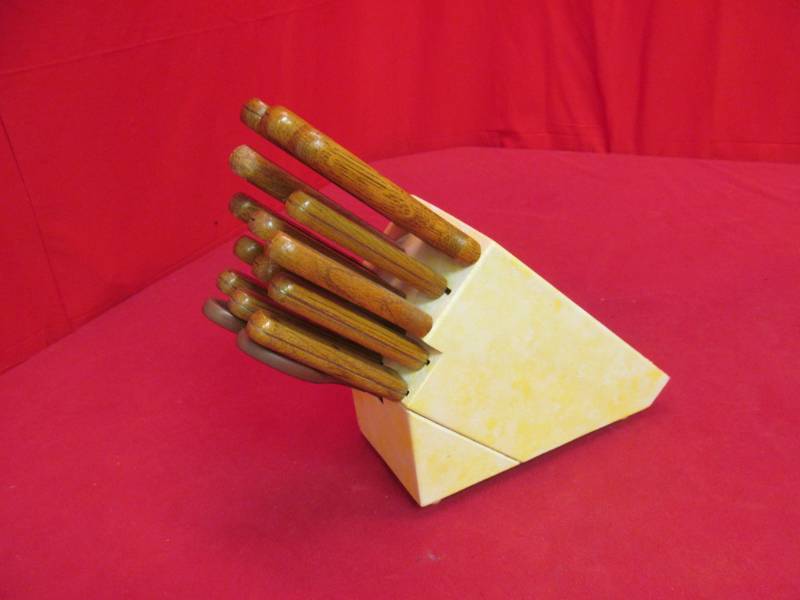 Chicago Cutlery block, knife set