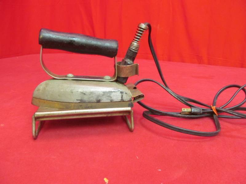 vintage DuMall iron