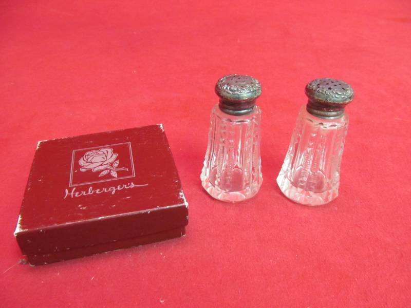 vintage box, shaker set