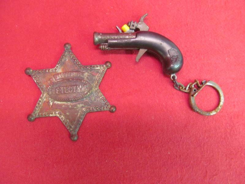 vintage keychain,vintage badge