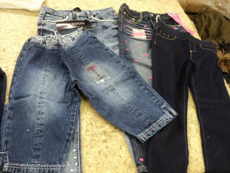 lot 104 image: 3 Pairs Jeans and 1 pair Capri siz...