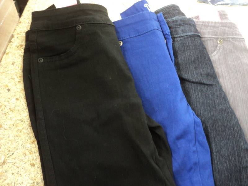 lot 108 image: 4 pairs jeans size 8 Girls...