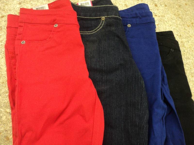 lot 123 image: 4 pairs Jeans size 7 Girls...
