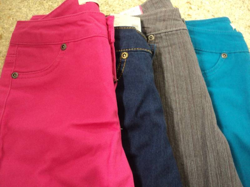 lot 127 image: 4 pairs Jeans size 8 Girls...